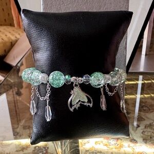 Bracelet stretch  Silver and Green Charm